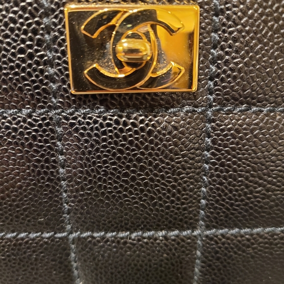 CHANEL Shoulder Bag - Picture 6 of 11